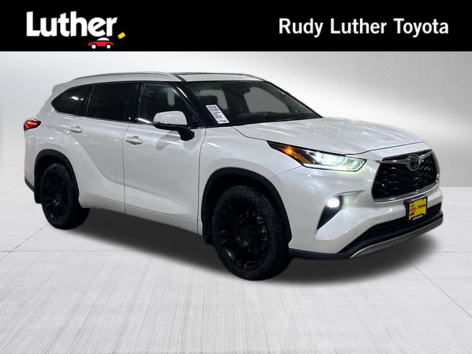 2021 Toyota Highlander Platinum's photo