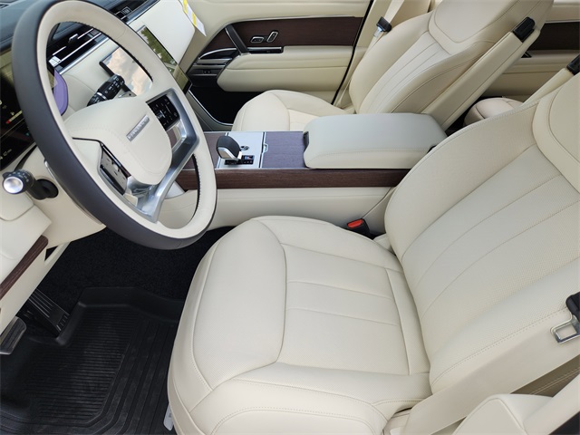 2025 Land Rover Range Rover SE photo 8