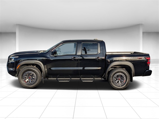 2025 Nissan Frontier PRO-4X photo 2