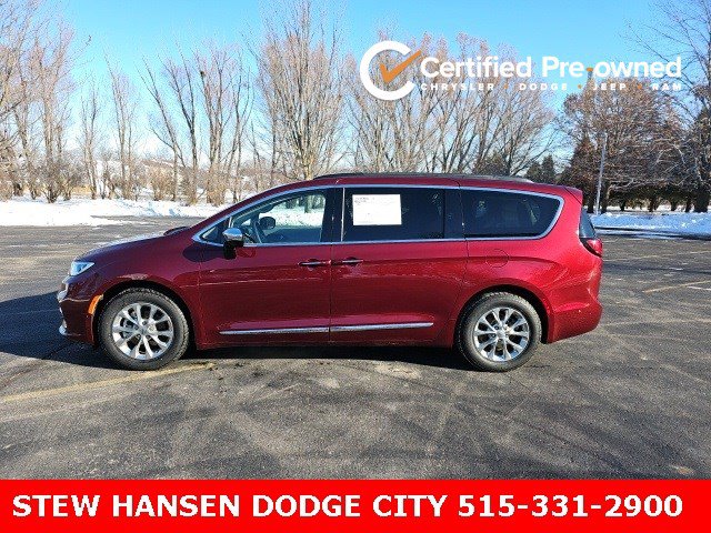 2023 Chrysler Pacifica Limited's photo