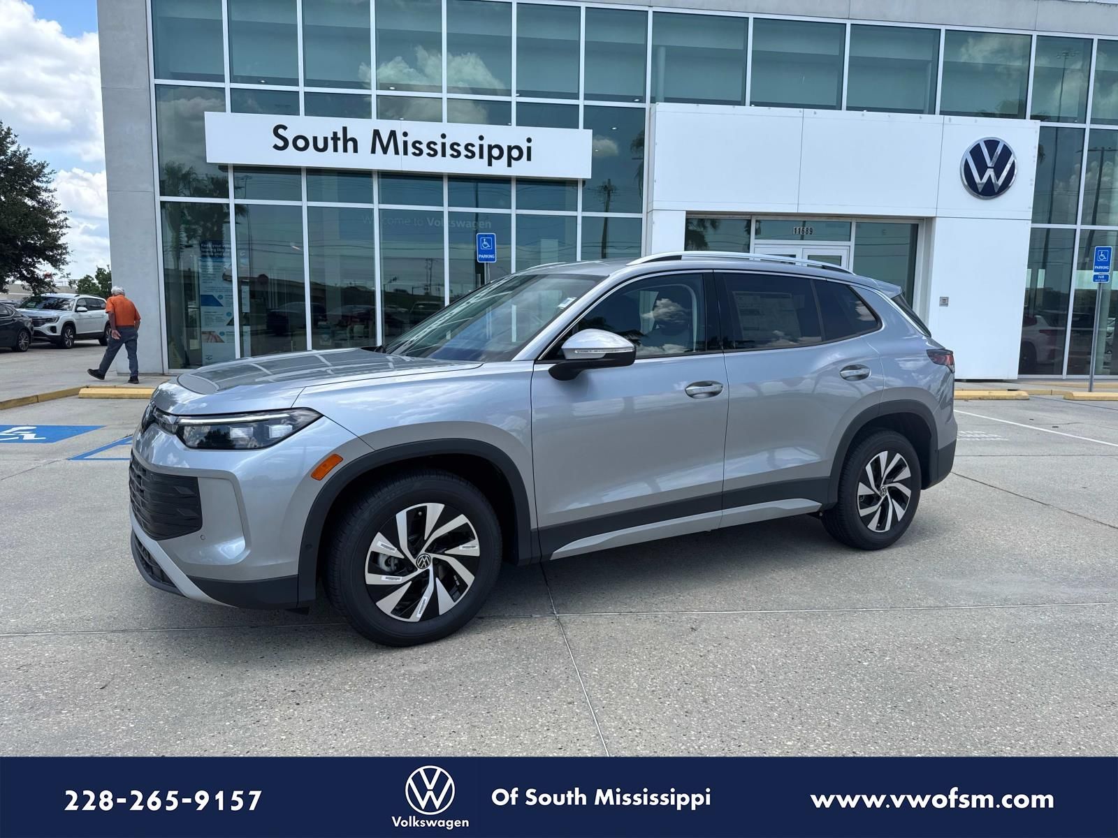 2025 Volkswagen Tiguan S's photo