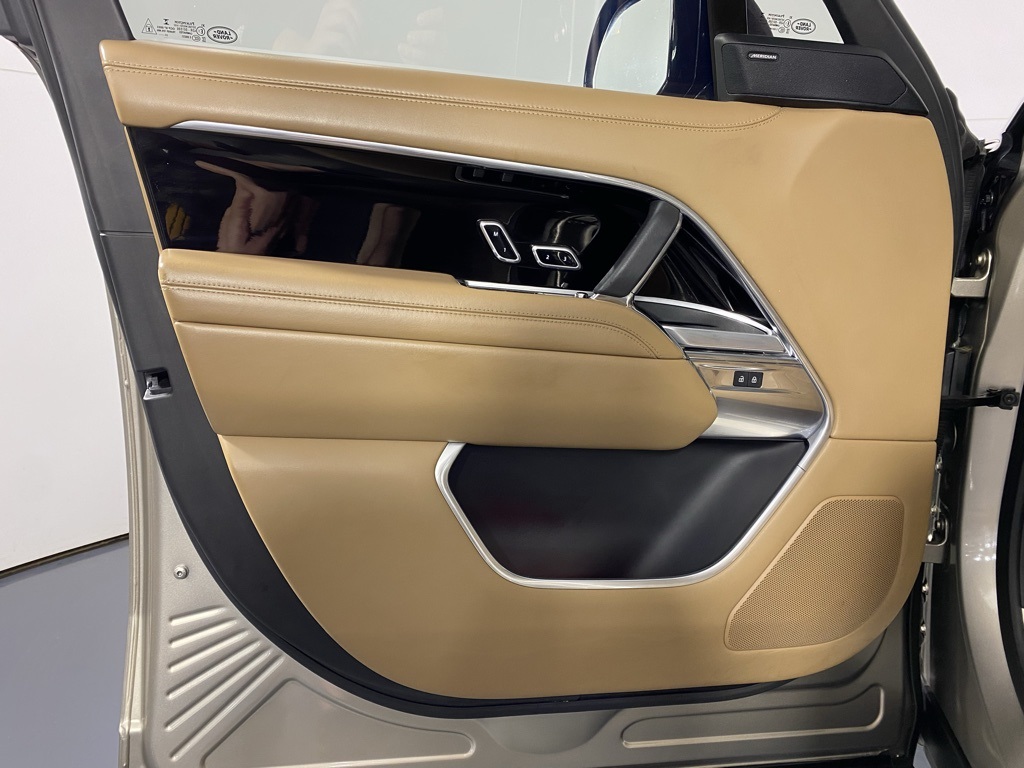2023 Land Rover Range Rover SE photo 22