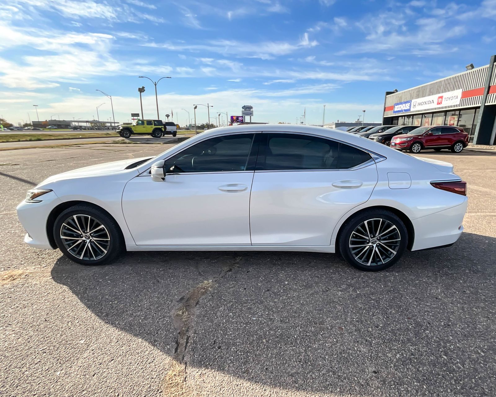2023 Lexus ES 350 photo 8