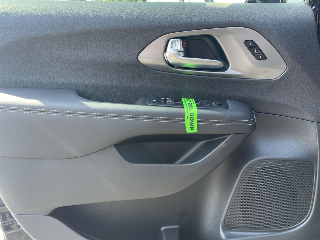 2026 Chrysler Pacifica photo 21