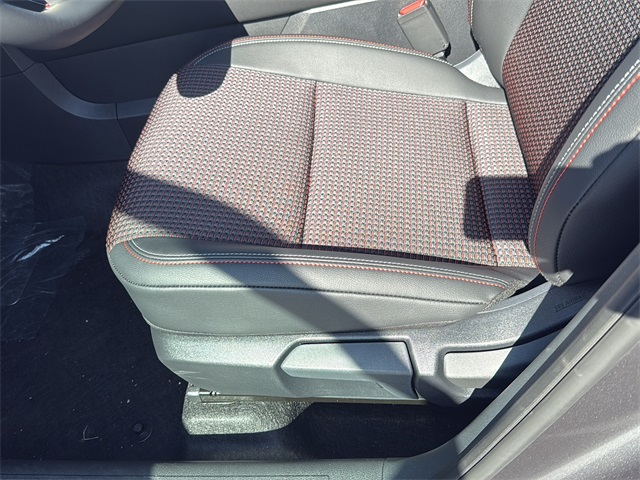 2026 Nissan Kicks SR photo 17