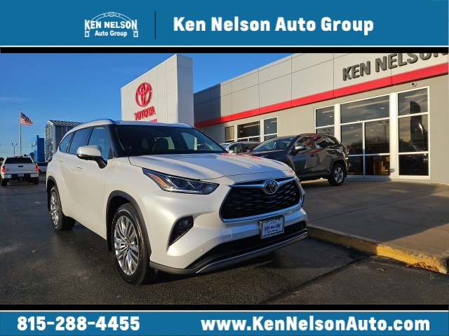 2026 Toyota Highlander Platinum's photo