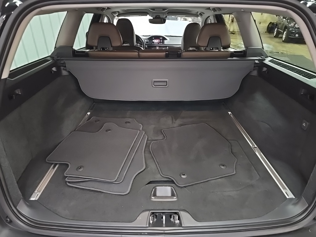 2016 Volvo XC70 T5 Premier photo 12