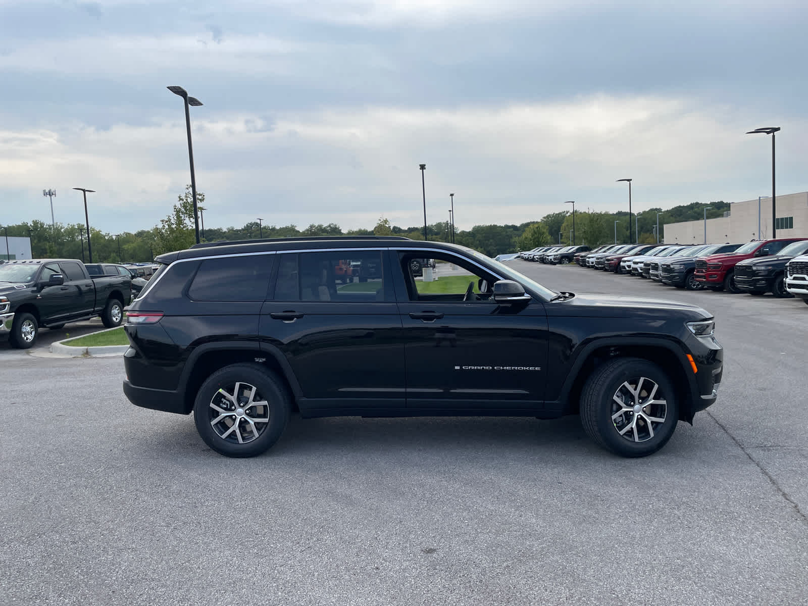 2025 Jeep Grand Cherokee Limited photo 10