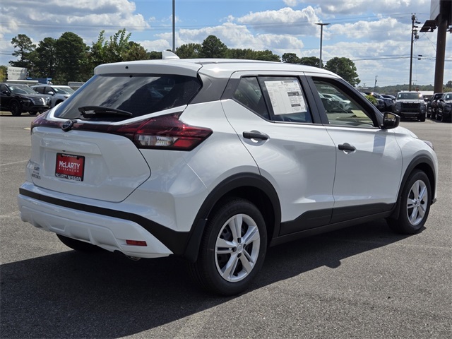 2025 Nissan Kicks Play S photo 3