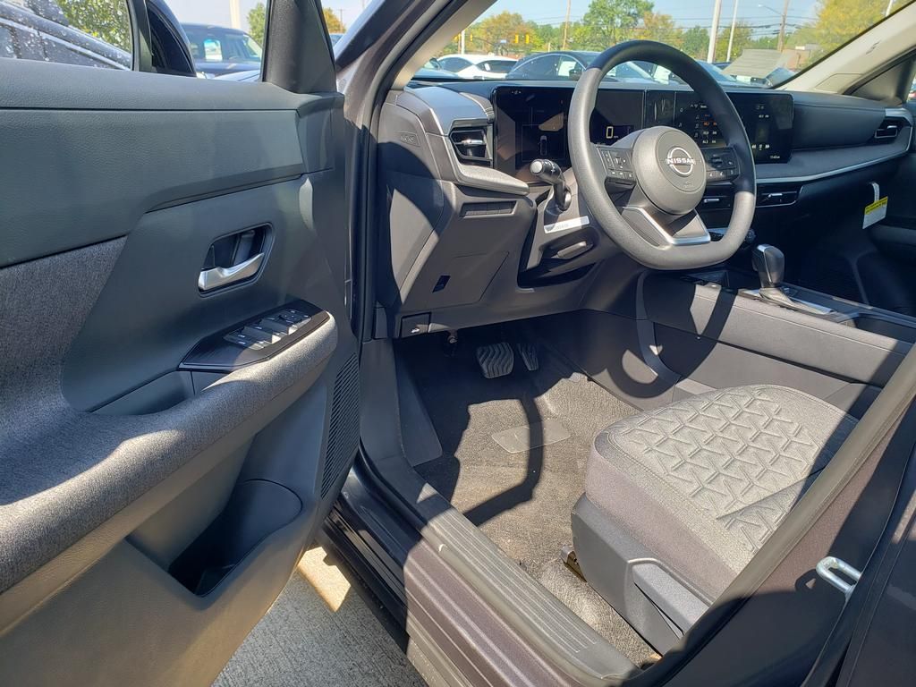 2026 Nissan Kicks SV photo 4