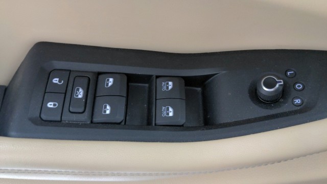 Used 2023 RED Jeep Limited image 22