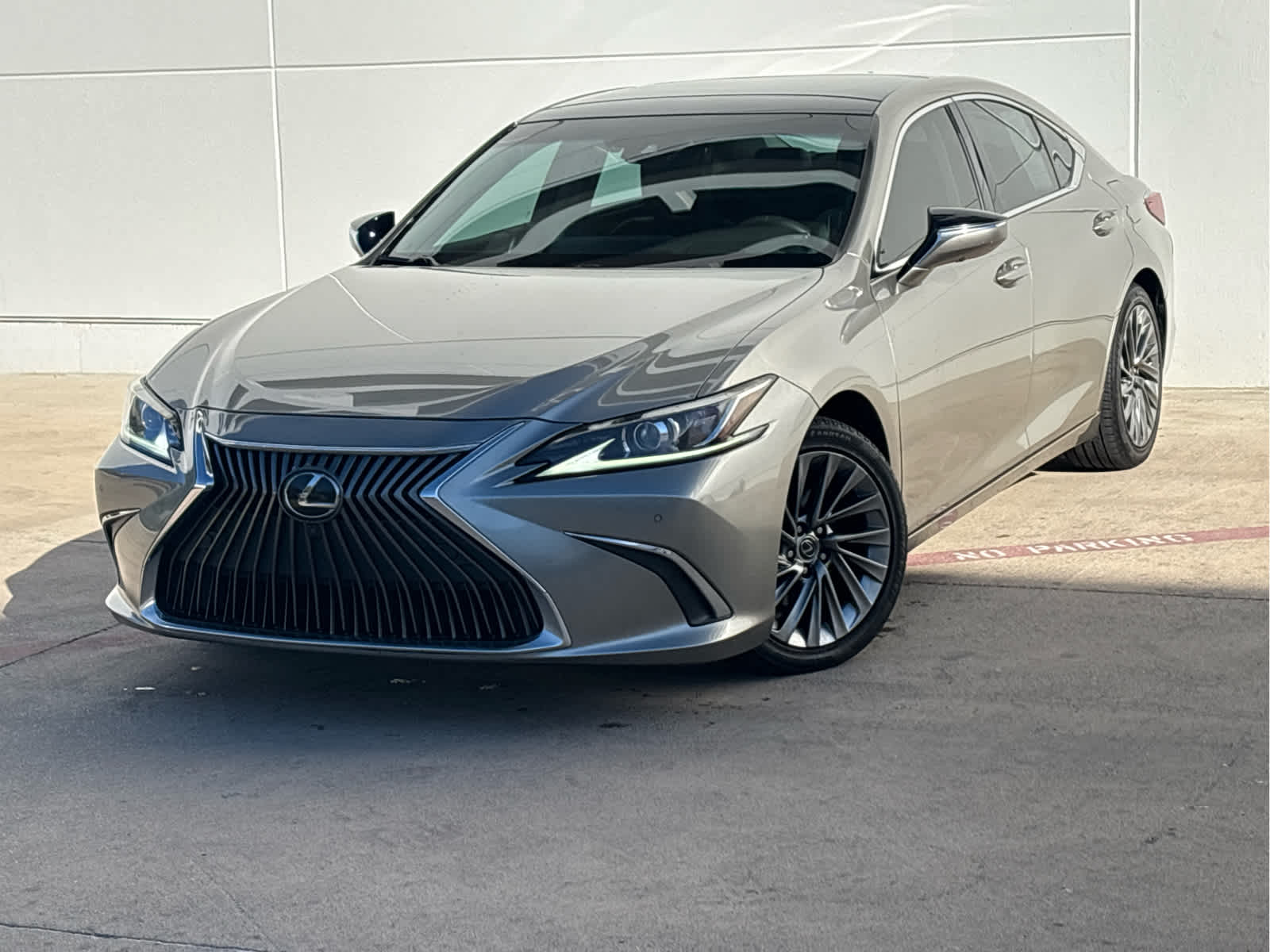 2019 Lexus ES 350's photo