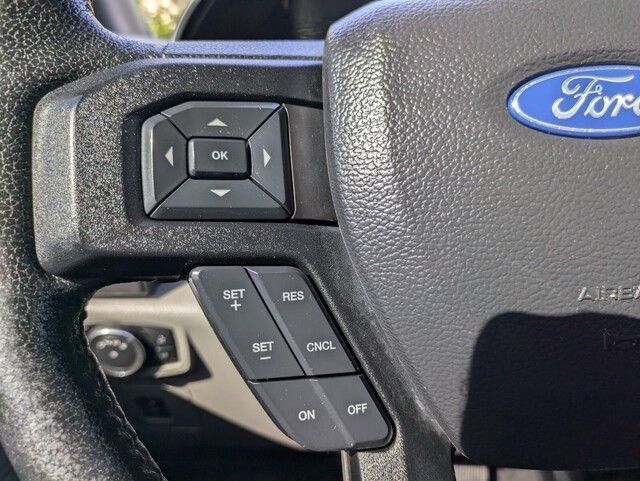 2015 Ford F-150 XLT photo 17