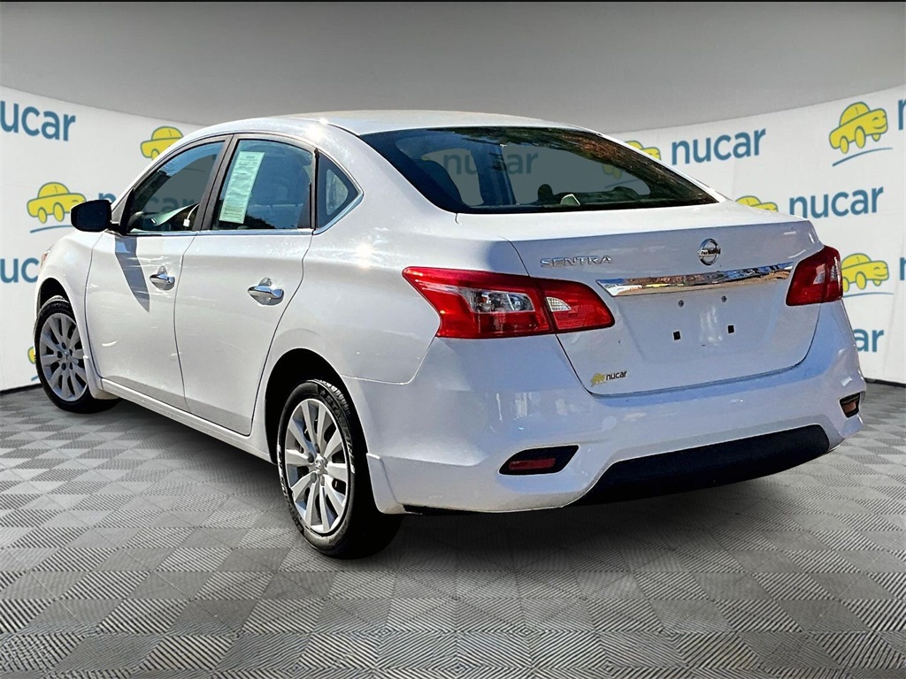 2017 Nissan Sentra S photo 4