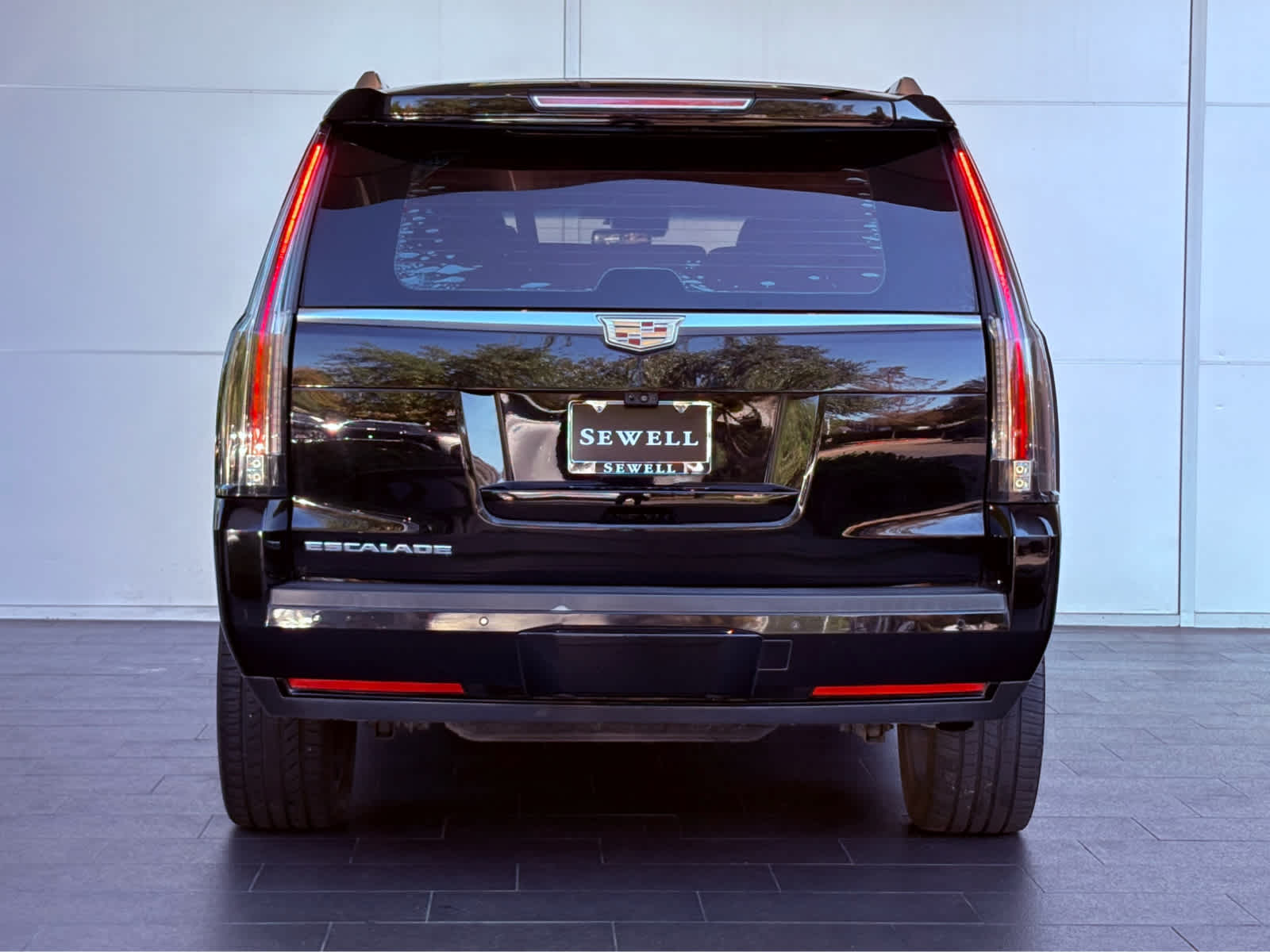 2019 Cadillac Escalade Premium Luxury photo 4