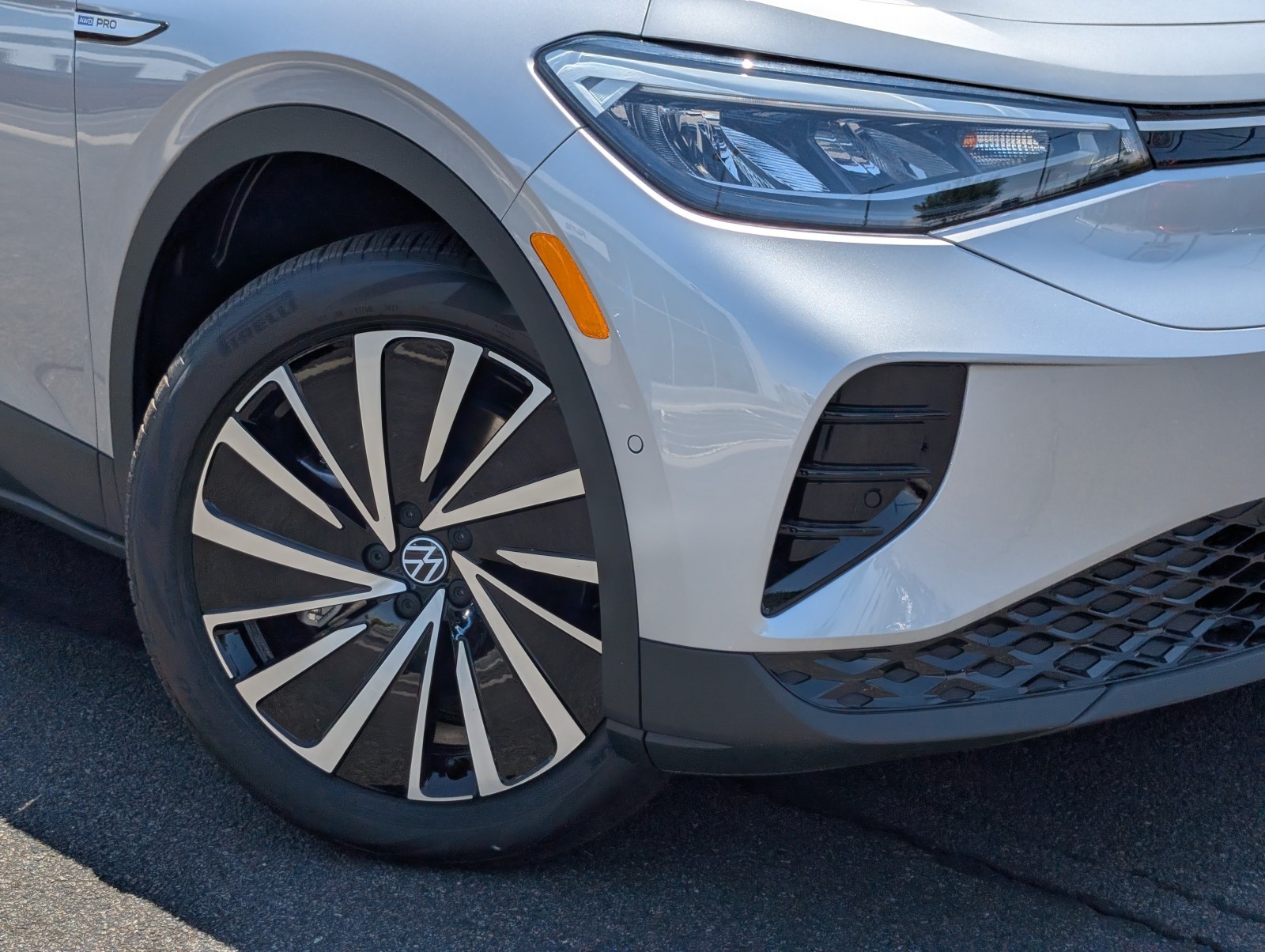 New 2025 Silver Mist Metallic Volkswagen Pro image 2