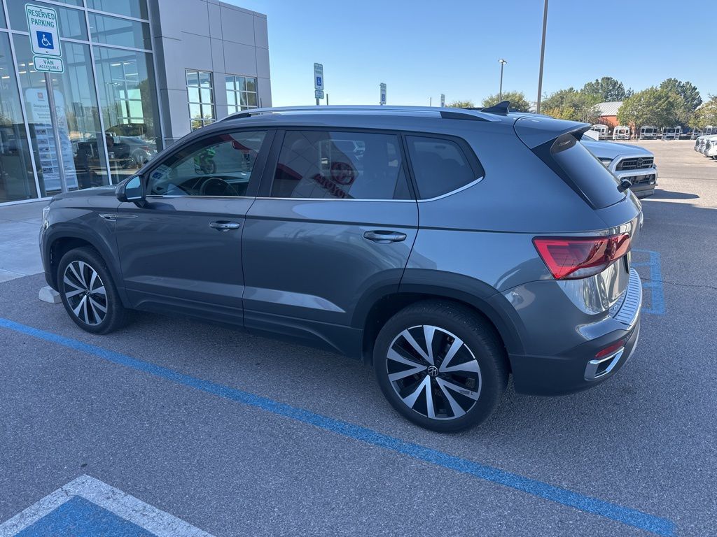 2024 Volkswagen Taos SE photo 5