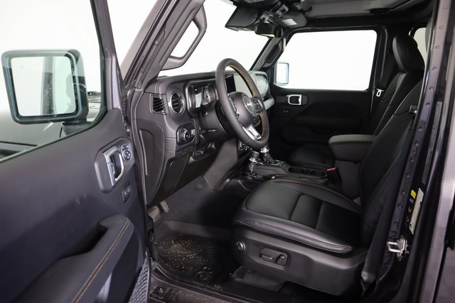 2025 Jeep Wrangler Sahara photo 9