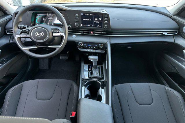 2025 Hyundai Elantra Hybrid Blue photo 13