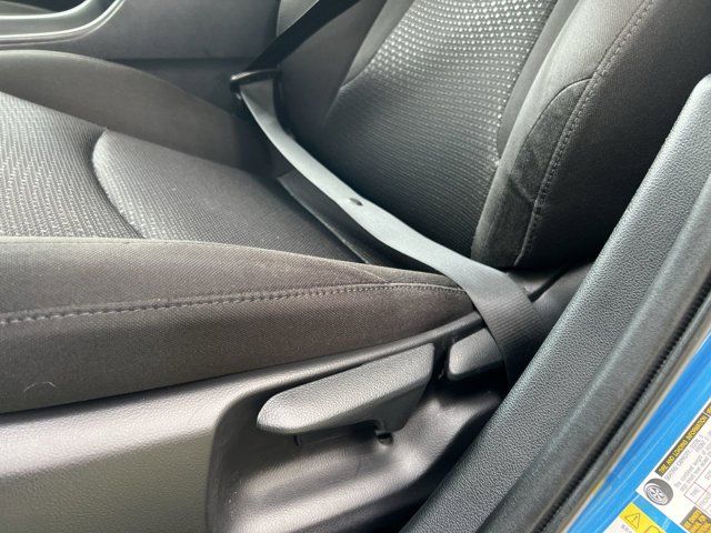 2022 Toyota Prius LE AWD-e photo 4