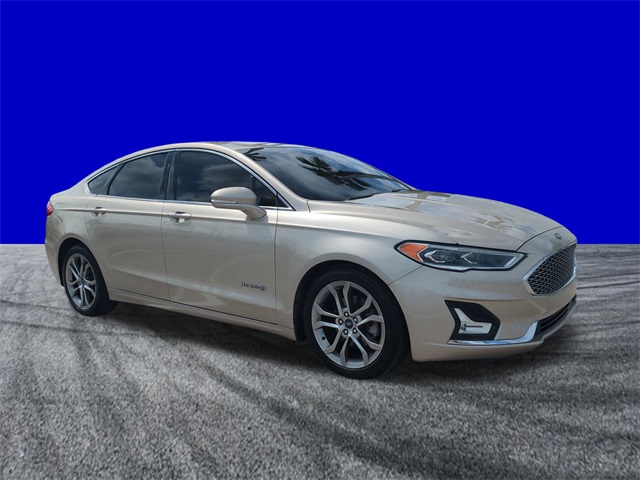 2019 Ford Fusion Hybrid Titanium photo 2