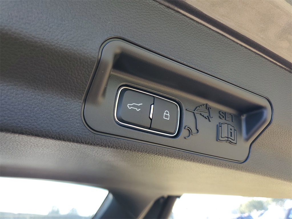 2025 Ford Explorer ST-Line photo 25