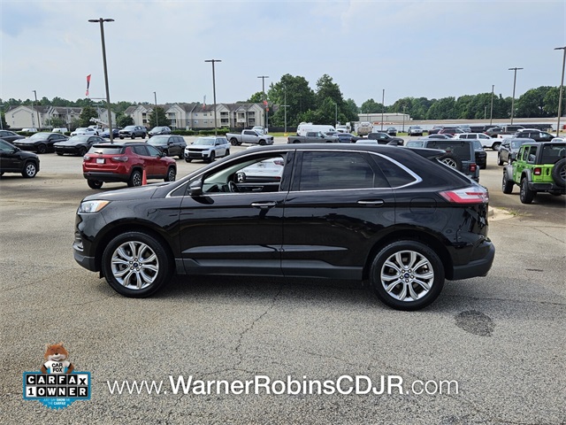 2022 Ford Edge Titanium photo 2