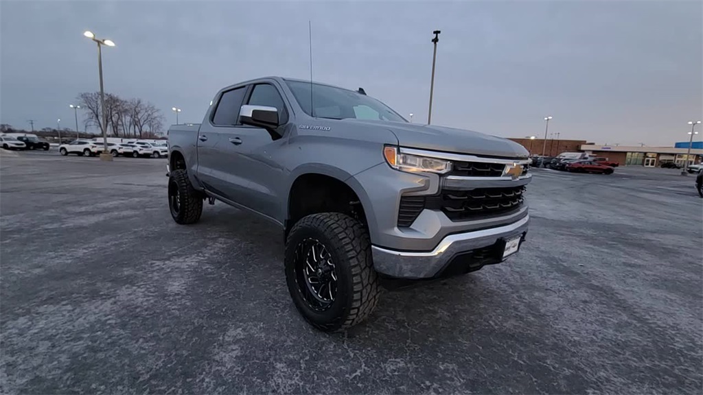 2025 CHEVROLET SILVERADO - Image 2