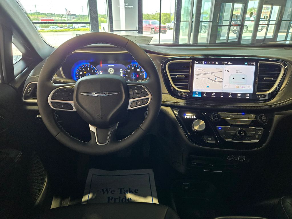 2025 Chrysler Pacifica photo 13