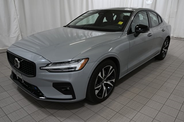 2024 Volvo S60 B5 Plus photo 15