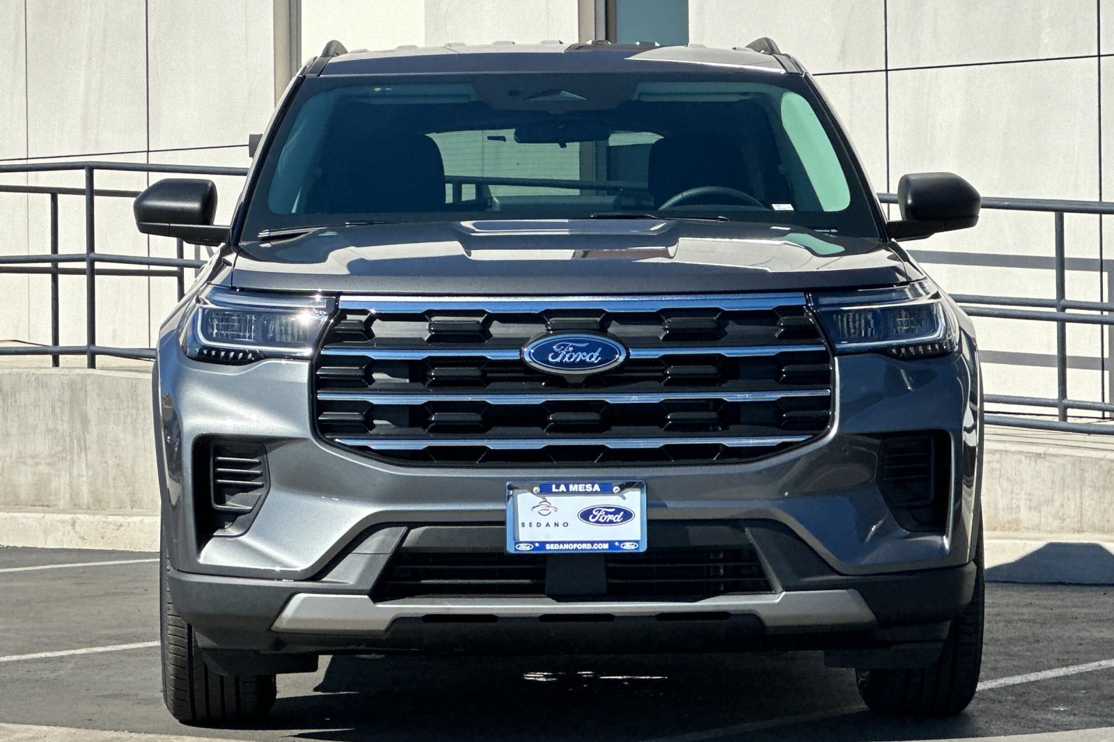 2025 Ford Explorer photo 8