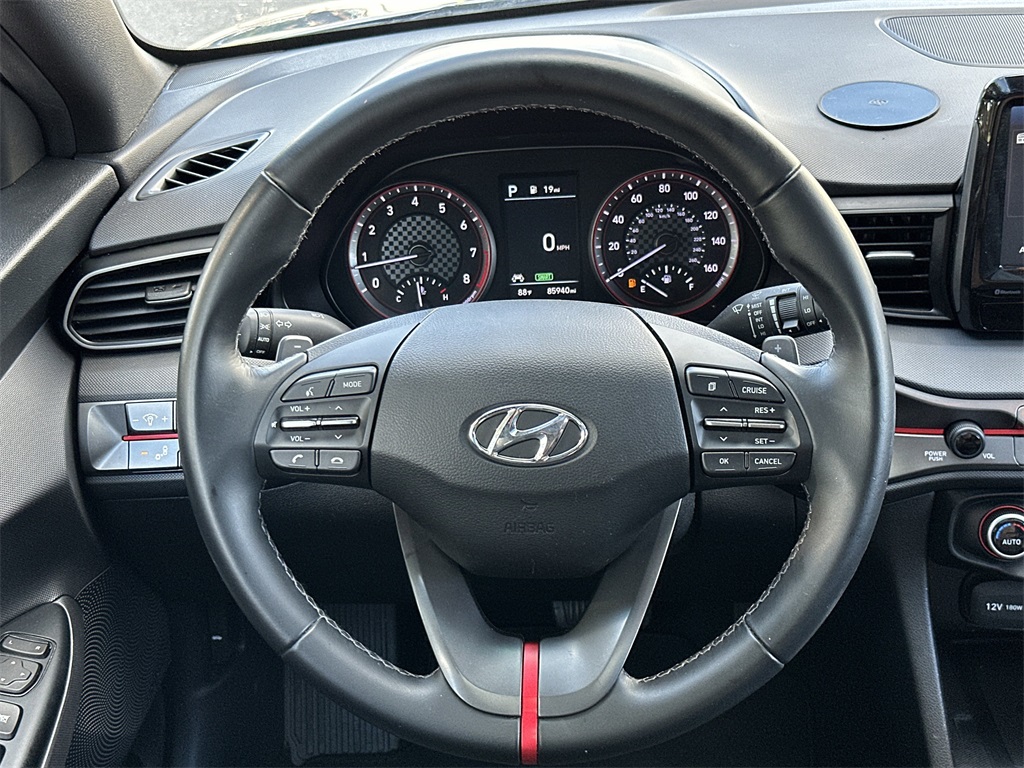 2021 Hyundai Veloster 2.0L Premium photo 16