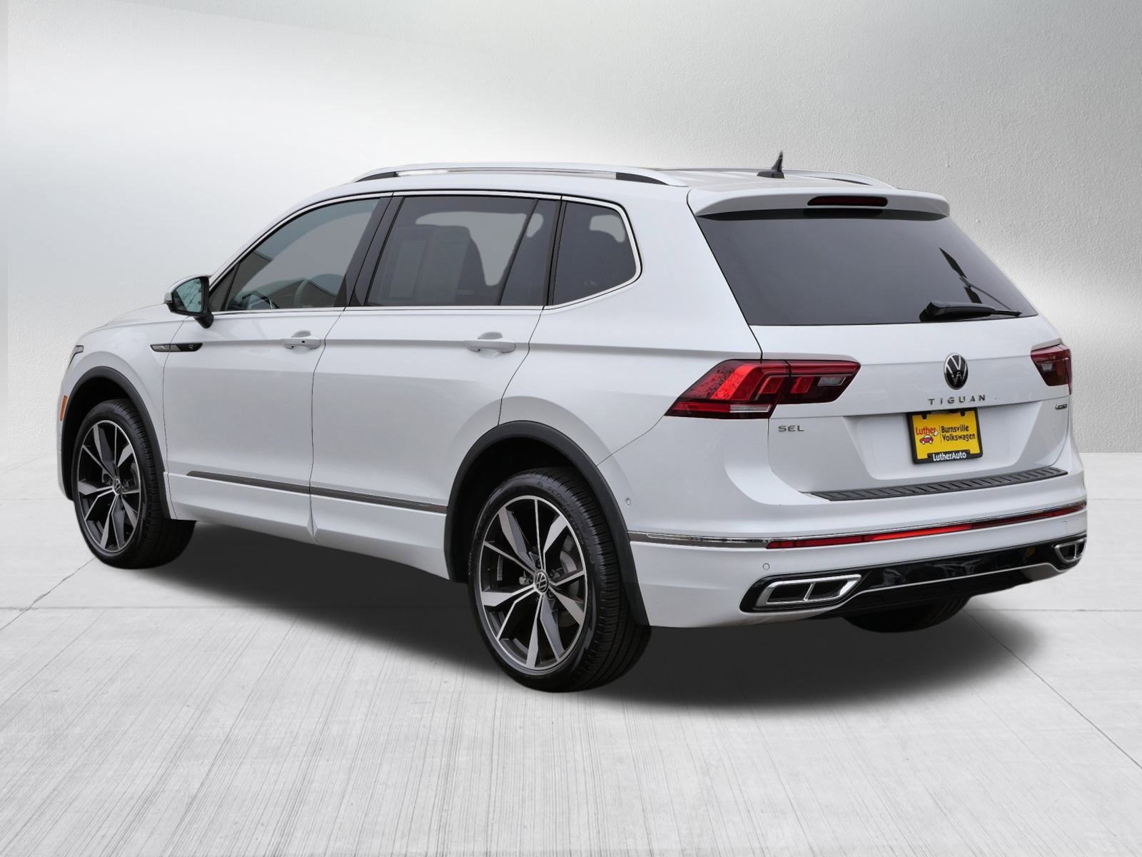 2024 Volkswagen Tiguan SEL R-Line Black photo 4