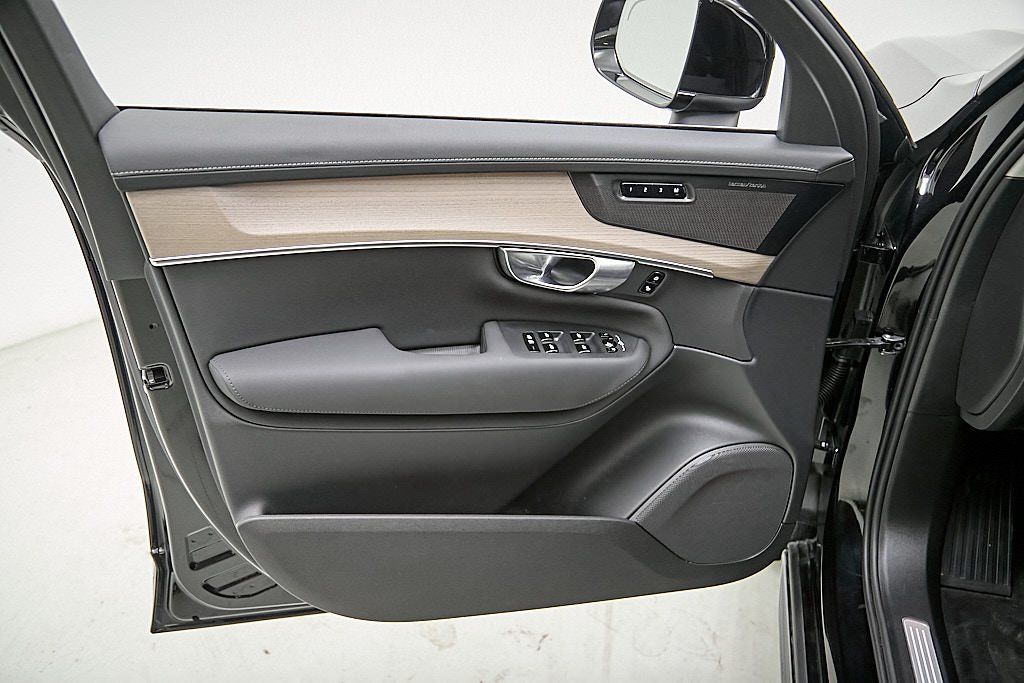 2026 VOLVO XC90 - Image 9