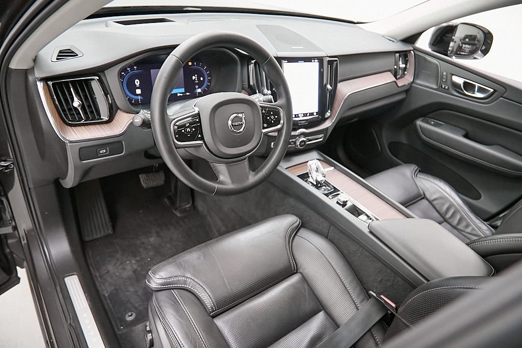 2023 VOLVO XC60 - Image 11