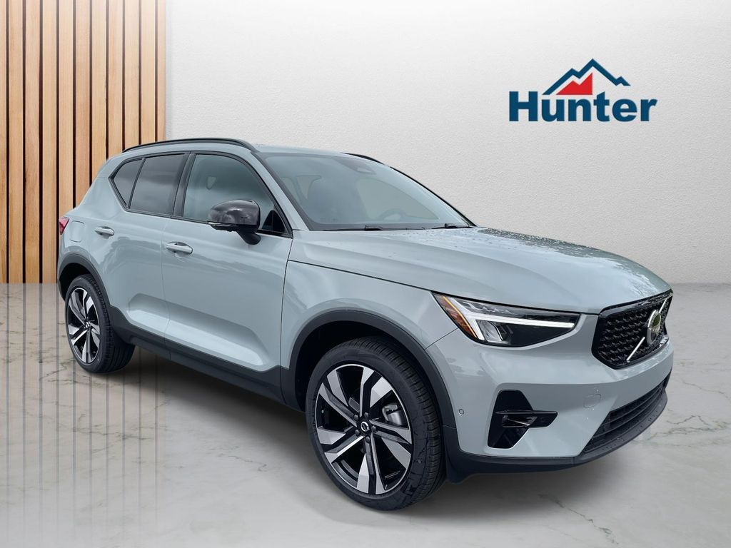 2026 Volvo XC40 Plus
