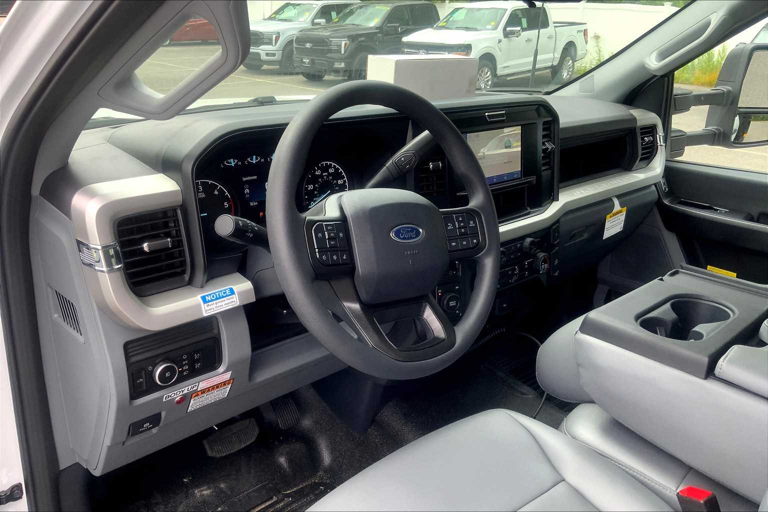 2025 Ford F-350 XL photo 6