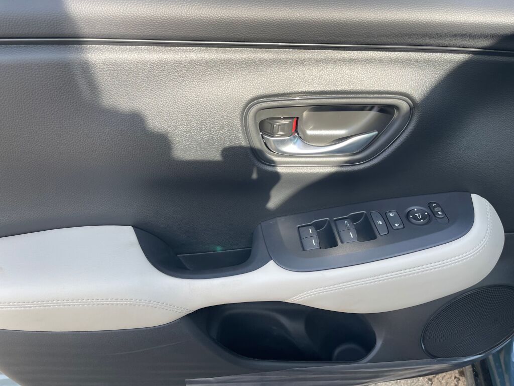 2026 Honda HR-V LX photo 6
