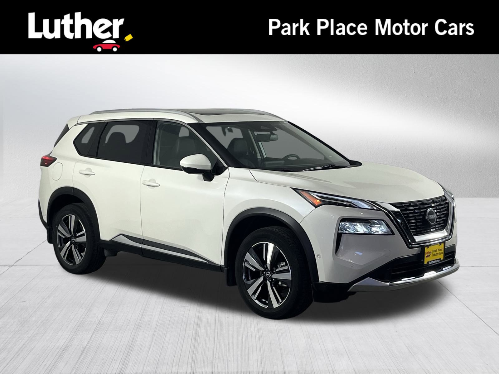 2023 Nissan Rogue Platinum's photo