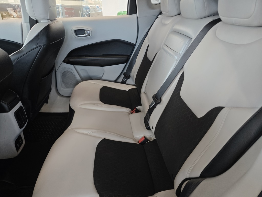 2018 Jeep Compass Latitude photo 15
