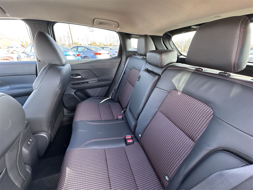 2025 Nissan Kicks SR photo 22