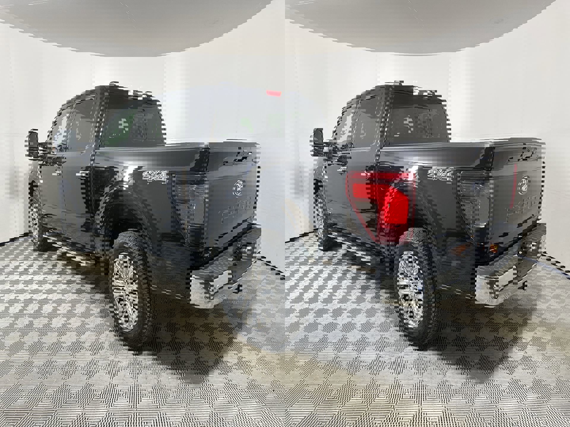 2025 Ford F-150 XLT photo 4