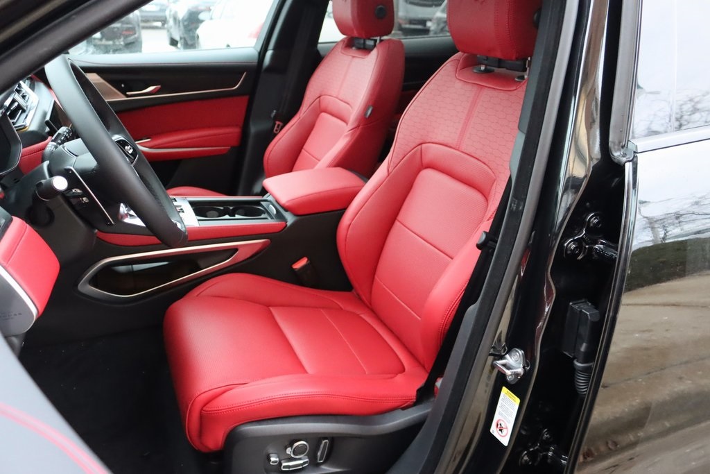 2025 JAGUAR F-PACE - Image 13