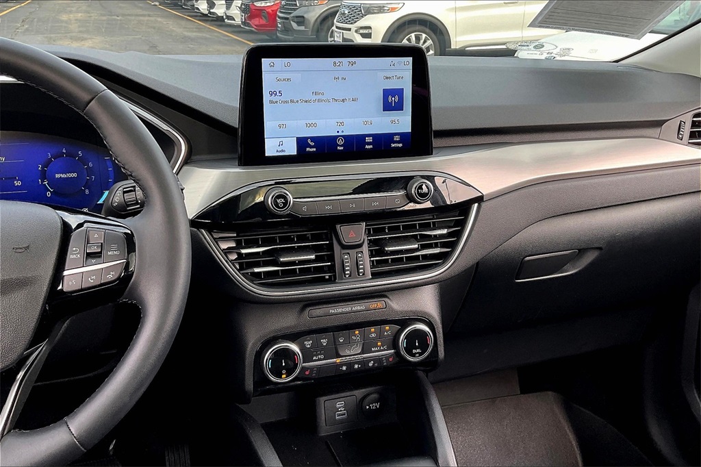 2022 Ford Escape Titanium photo 3