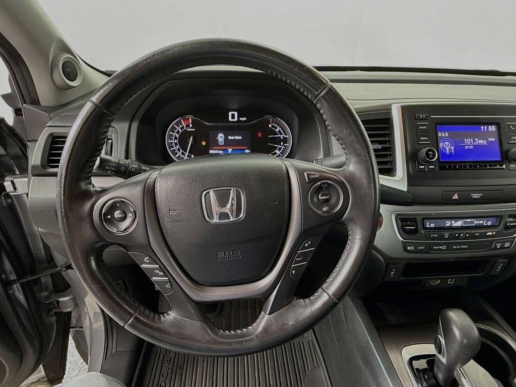 2019 Honda Ridgeline RTL photo 11