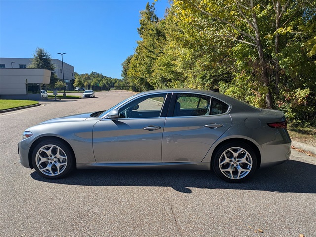 2021 Alfa Romeo Giulia Ti photo 2