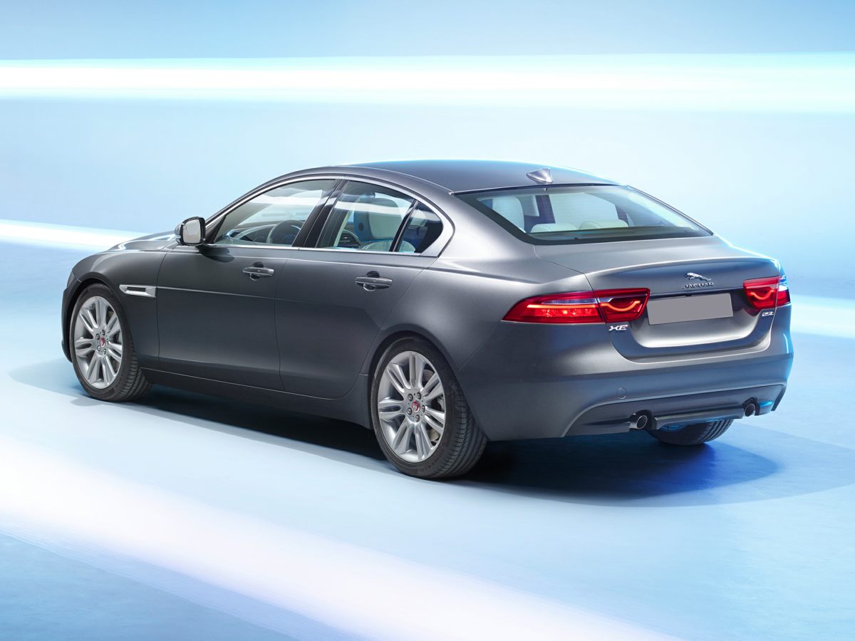2017 Jaguar XE Base's photo