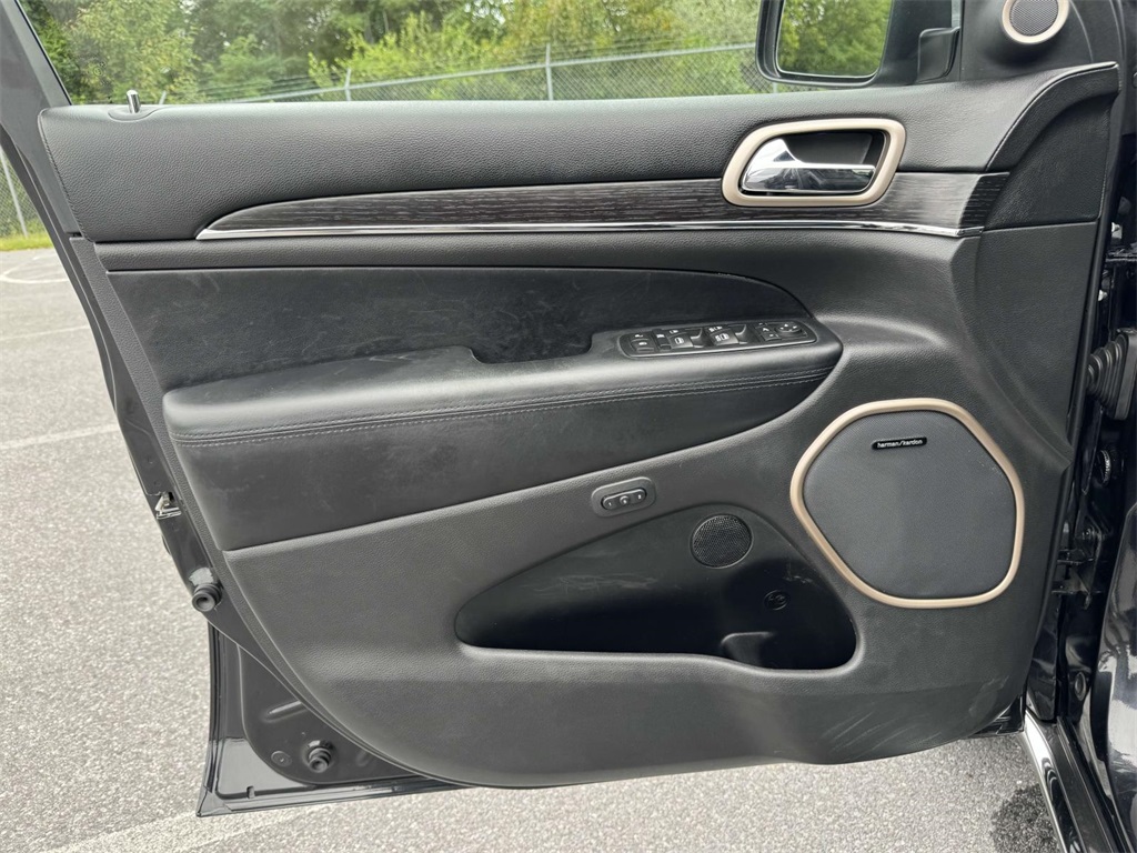 2016 Jeep Grand Cherokee Summit photo 26