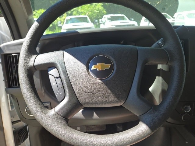 2025 Chevrolet Express Cutaway 3500 photo 4