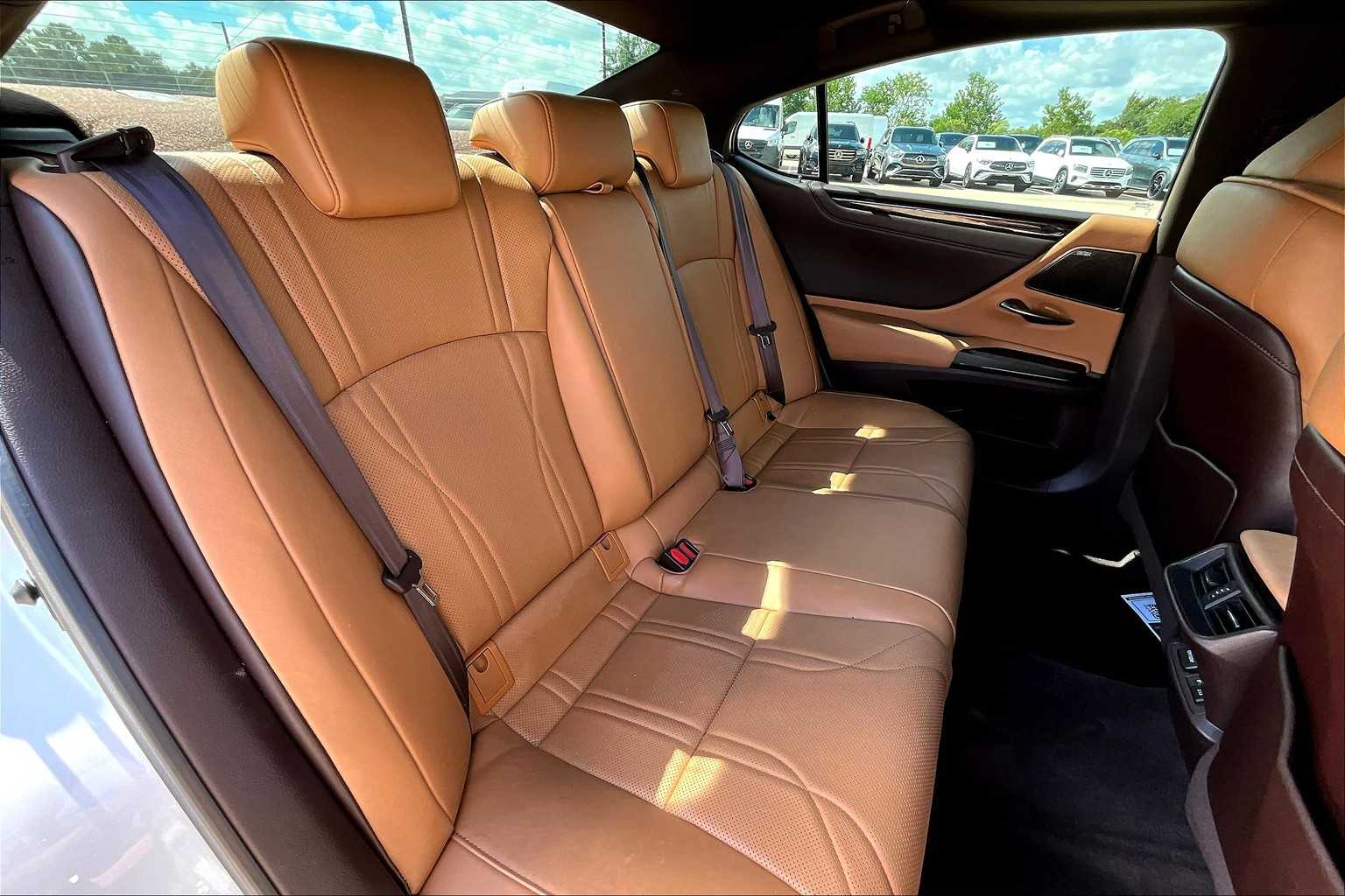 2020 Lexus ES 350 Luxury photo 18